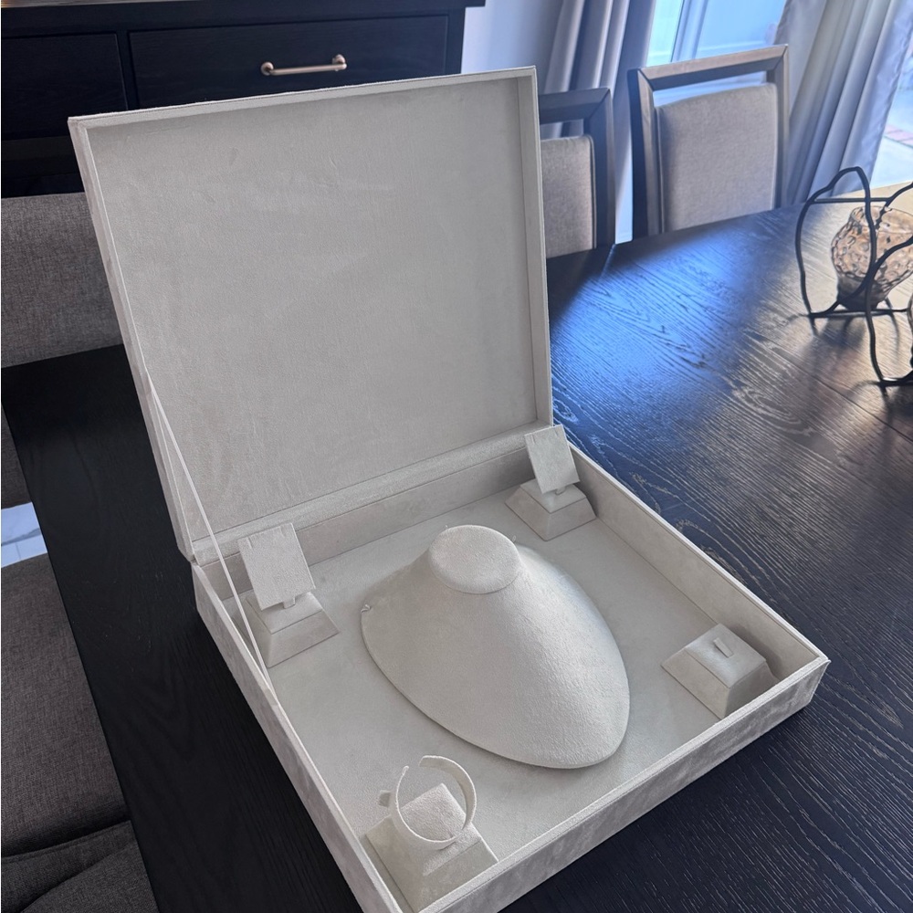 Elegant Jewelry Display Case